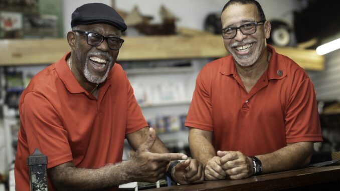 REY MONTAÑEZ Y VICTOR SKERRET - AKANGANA